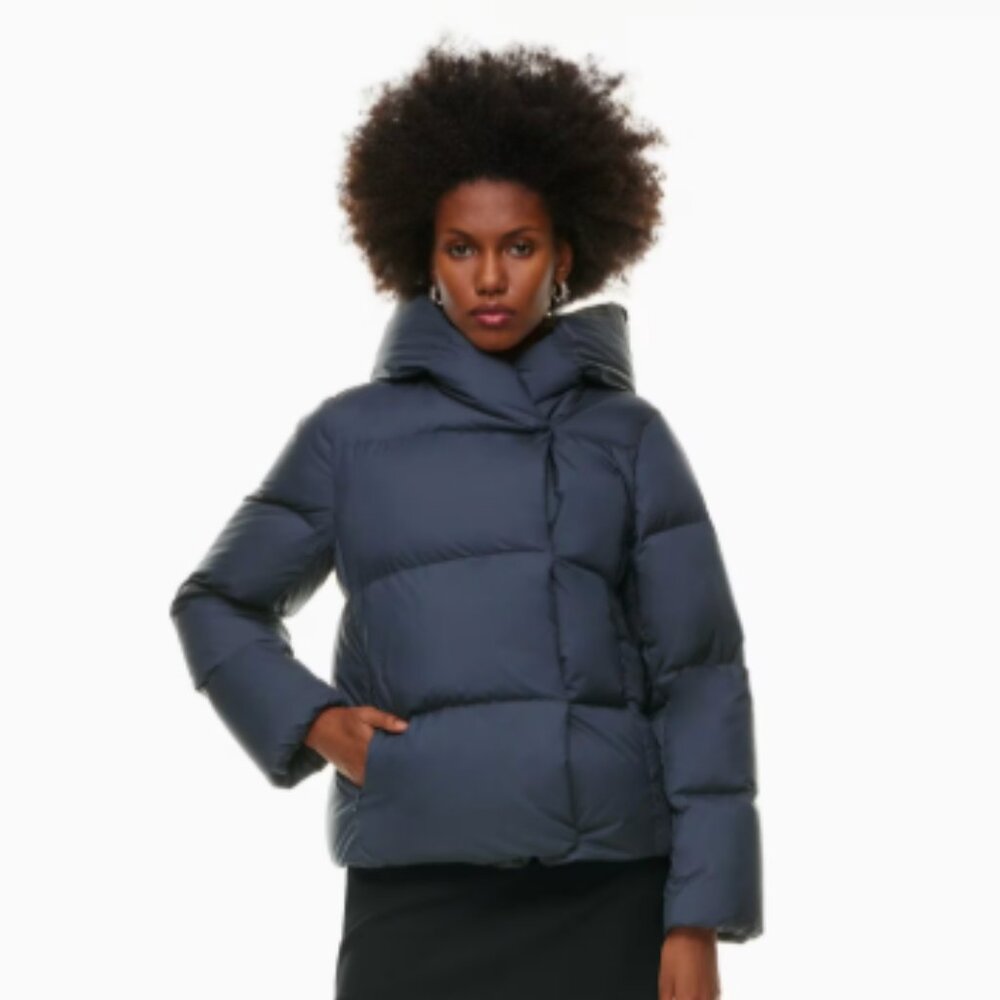 Aritzia Duvet Puffer Short - Black